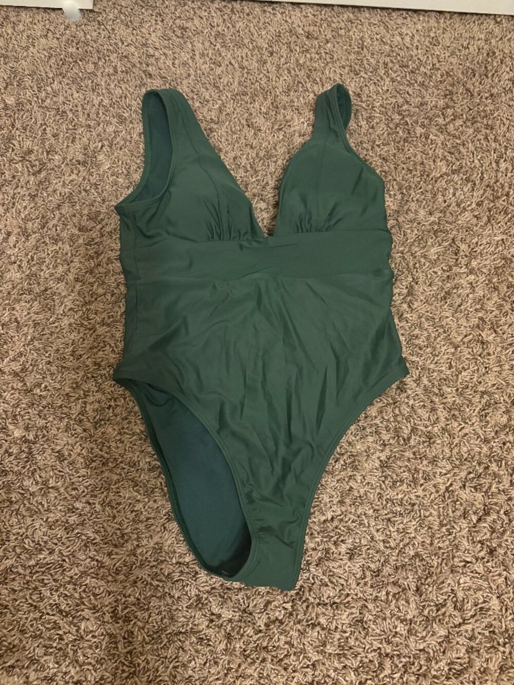 Quince Italian Plunge One-Piece Swimsuit Medium Palm Green NEW NWT Polyamide